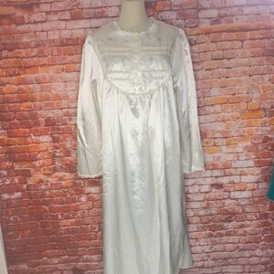 Vintage Delicates Ivory Satin Floral Embroidered Nightgown